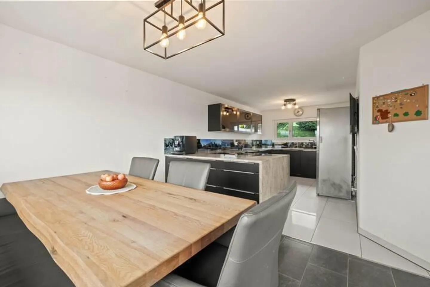 Casa familiare ristrutturata con stile e alta qualità abitativa - Foto 5 di 9