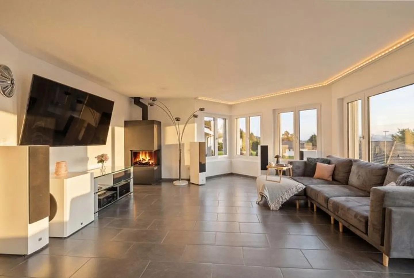 Casa familiare ristrutturata con stile e alta qualità abitativa - Foto 1 di 9