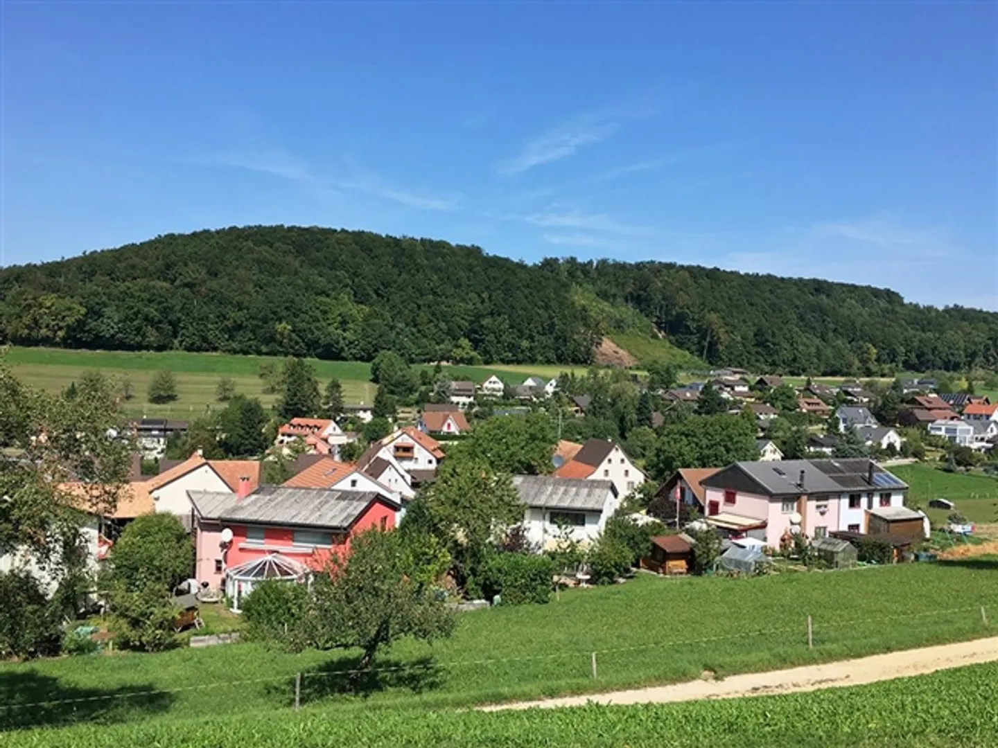 «ARISDORF - CHARMANTES EINFAMILIENHAUS - 5 ZIMMER» - Foto 4 von 4