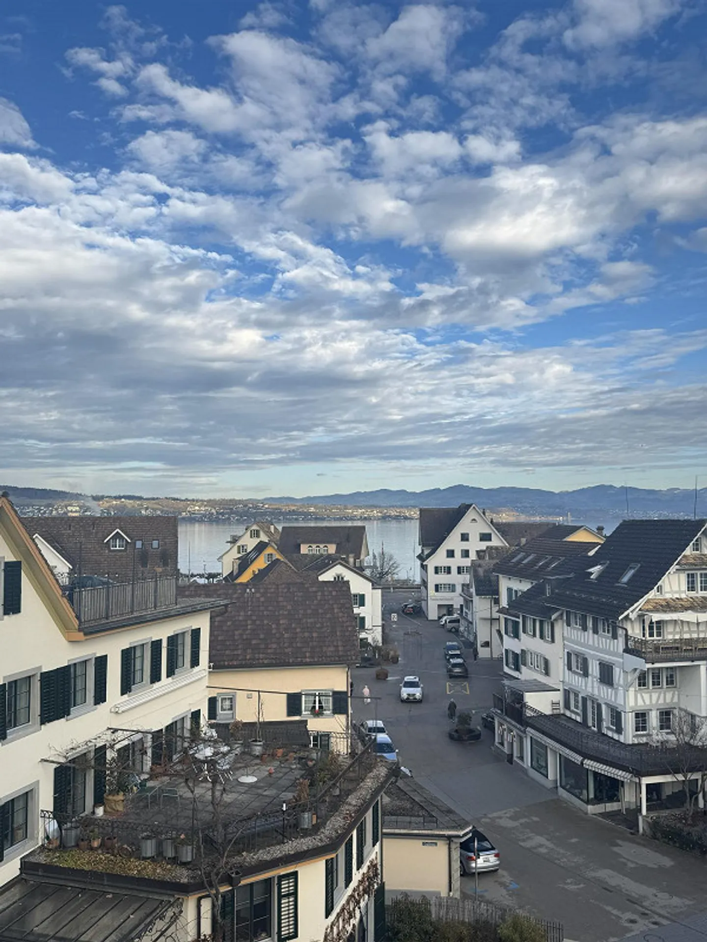 Appartement 3.5 pièces fraîchement rénové au centre-ville de Richterswil - Photo 7 sur 7