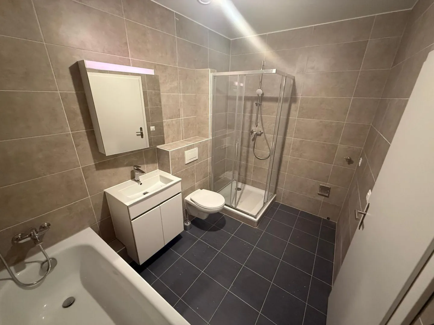 Charmante 3,5-Zimmer-Wohnung in Vuisternens-en-Ogoz - Foto 3 von 7