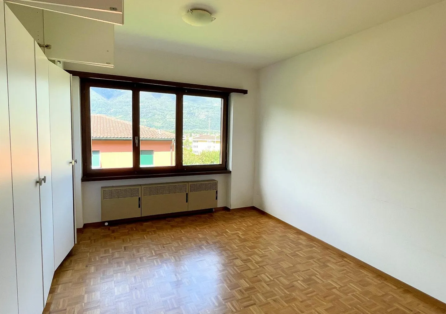 Maison avec grand jardin dans un quartier résidentiel noble - Photo 15 sur 18