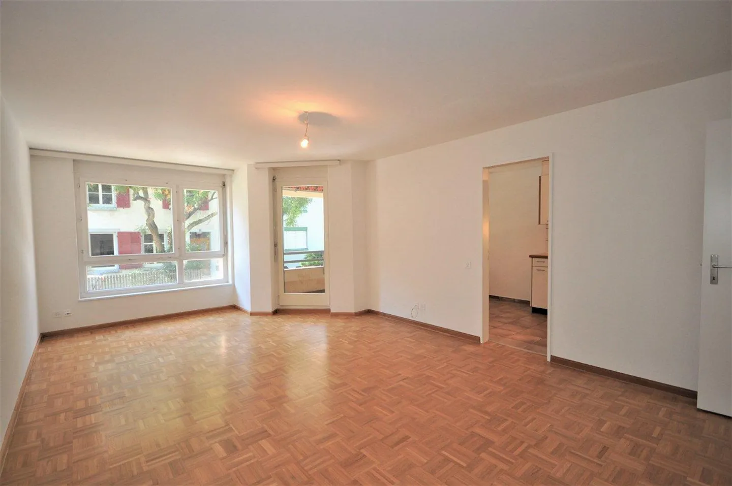 Appartamento luminoso con balcone in prossimità di Birsköpfli - Foto 3 di 8