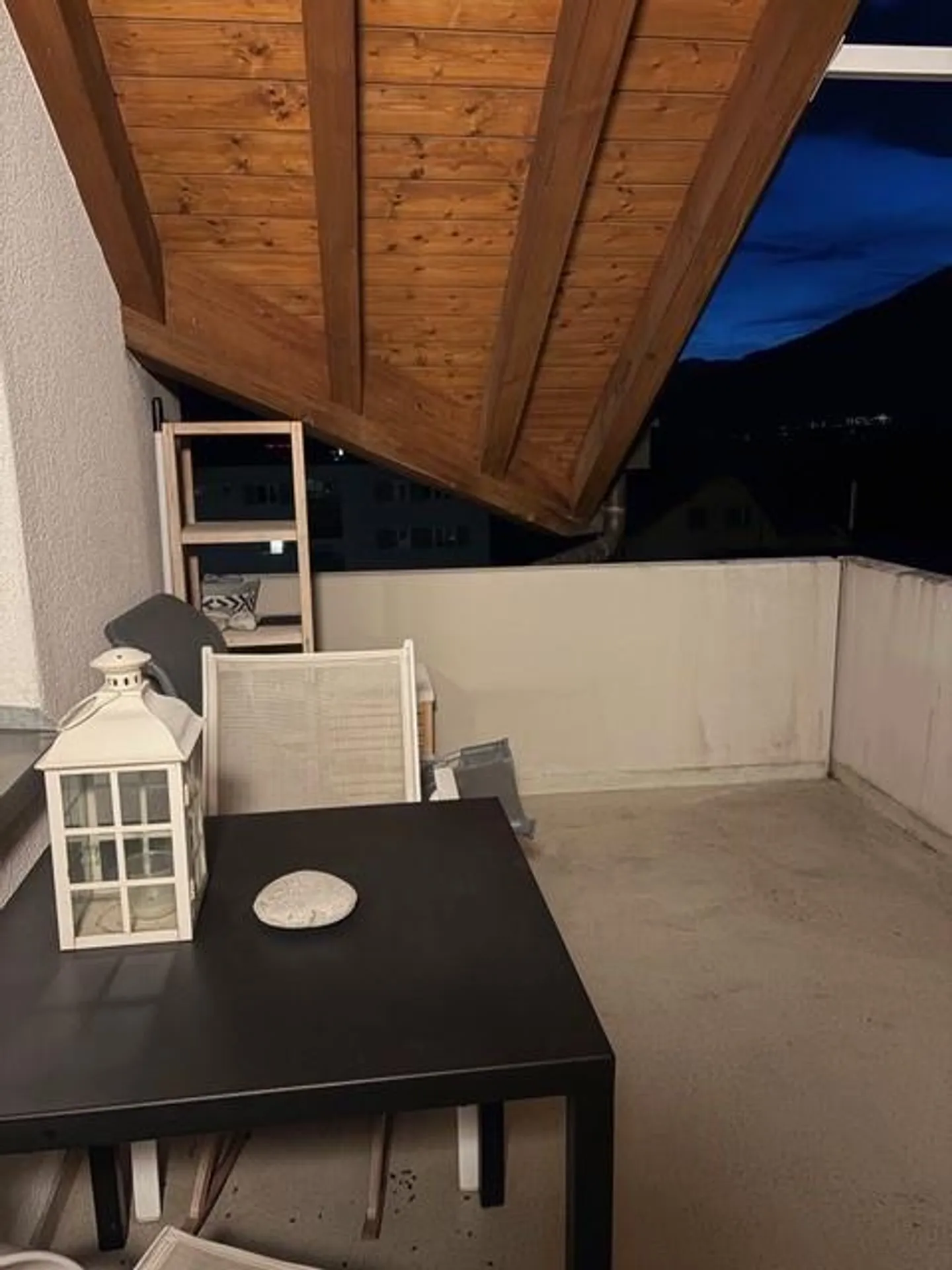 helle Dachwohnung mit Balkon - Foto 3 von 8