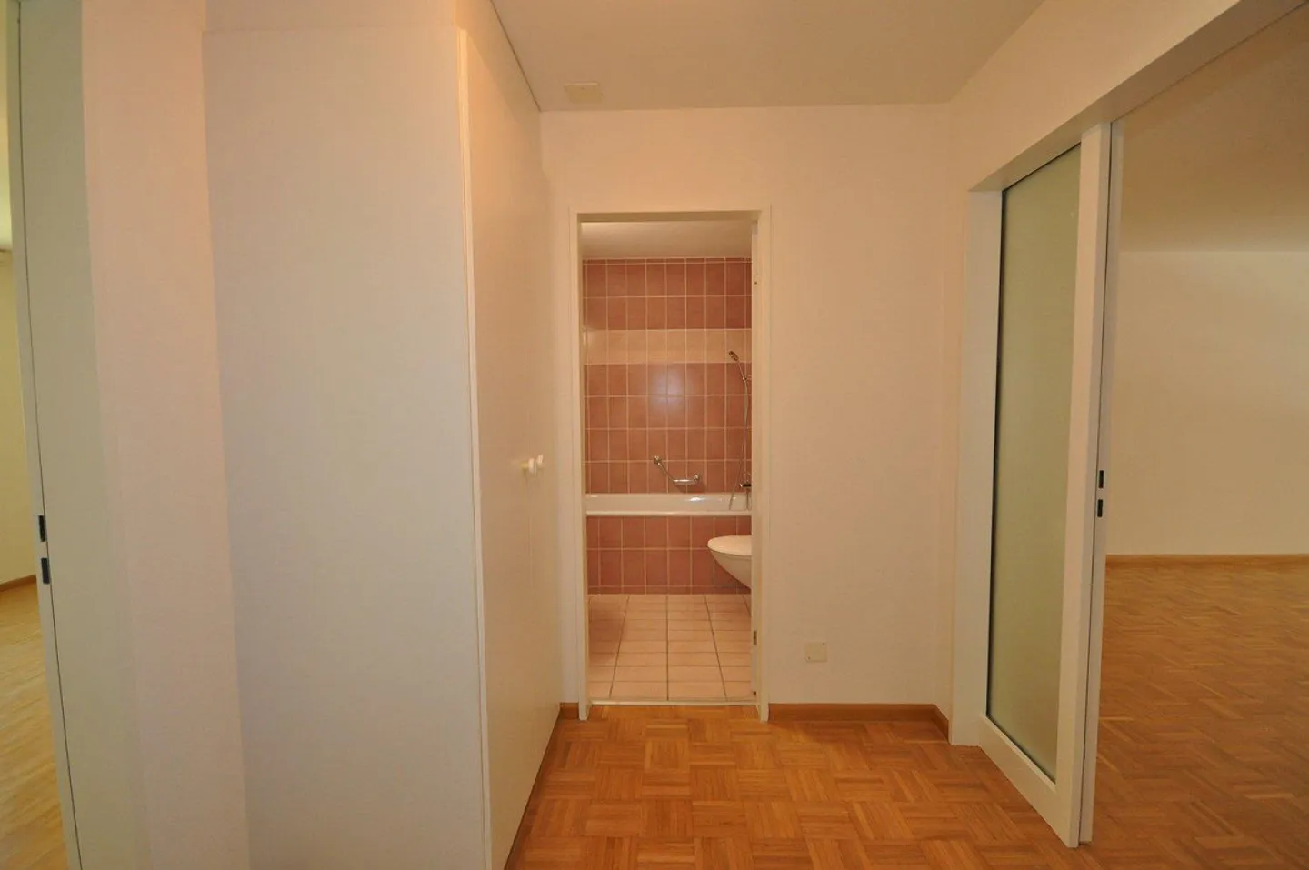 Appartamento luminoso con balcone in prossimità di Birsköpfli - Foto 7 di 8