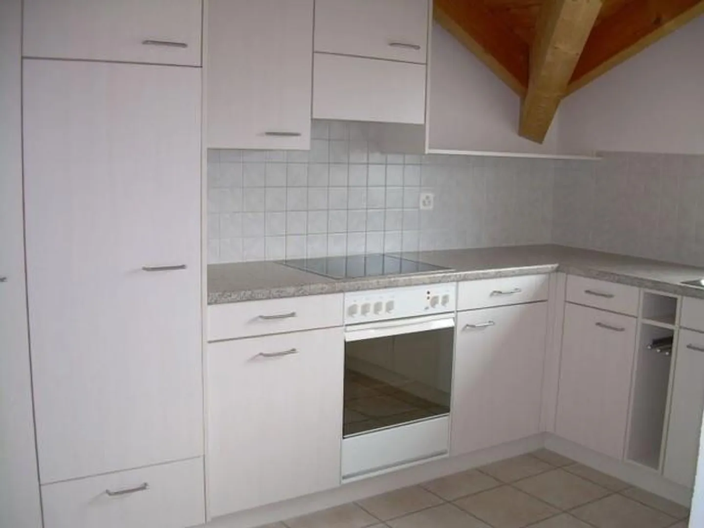 helle Dachwohnung mit Balkon - Foto 6 von 8