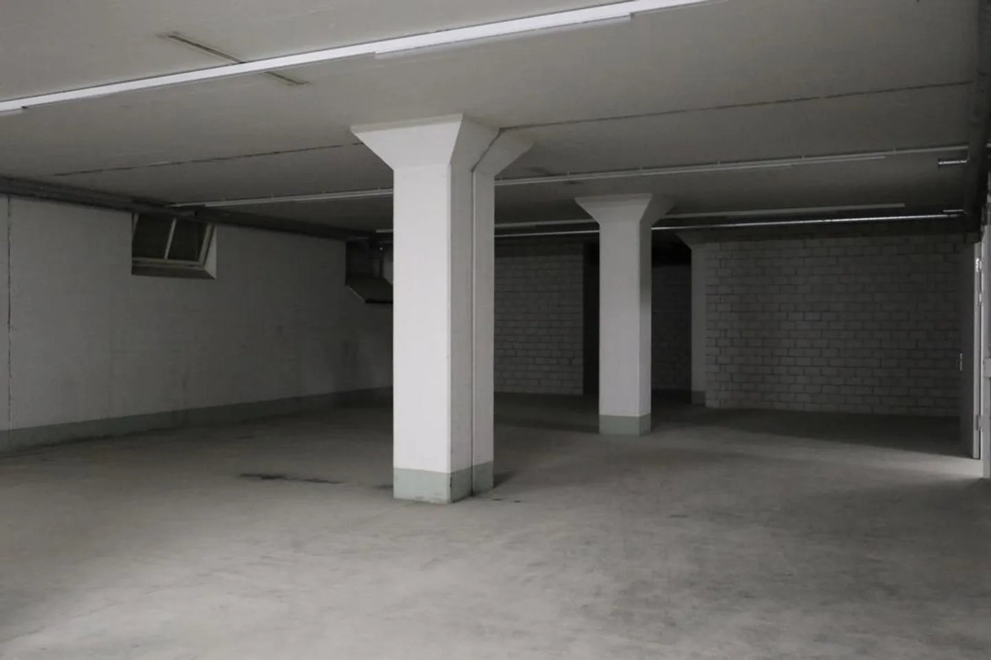 Storage areas in the former mineral spring - Photo 6 of 8