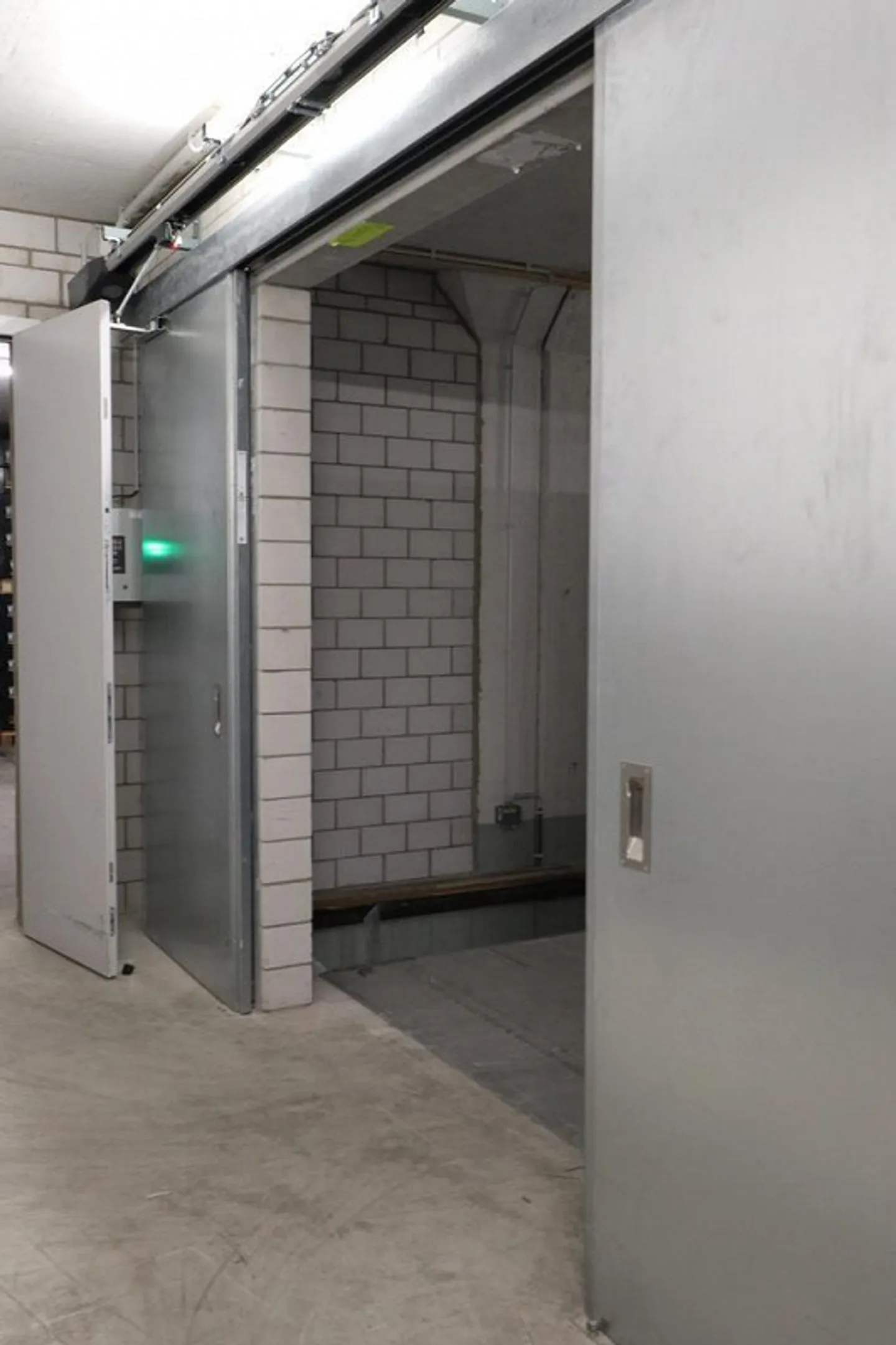 Storage areas in the former mineral spring - Photo 7 of 8