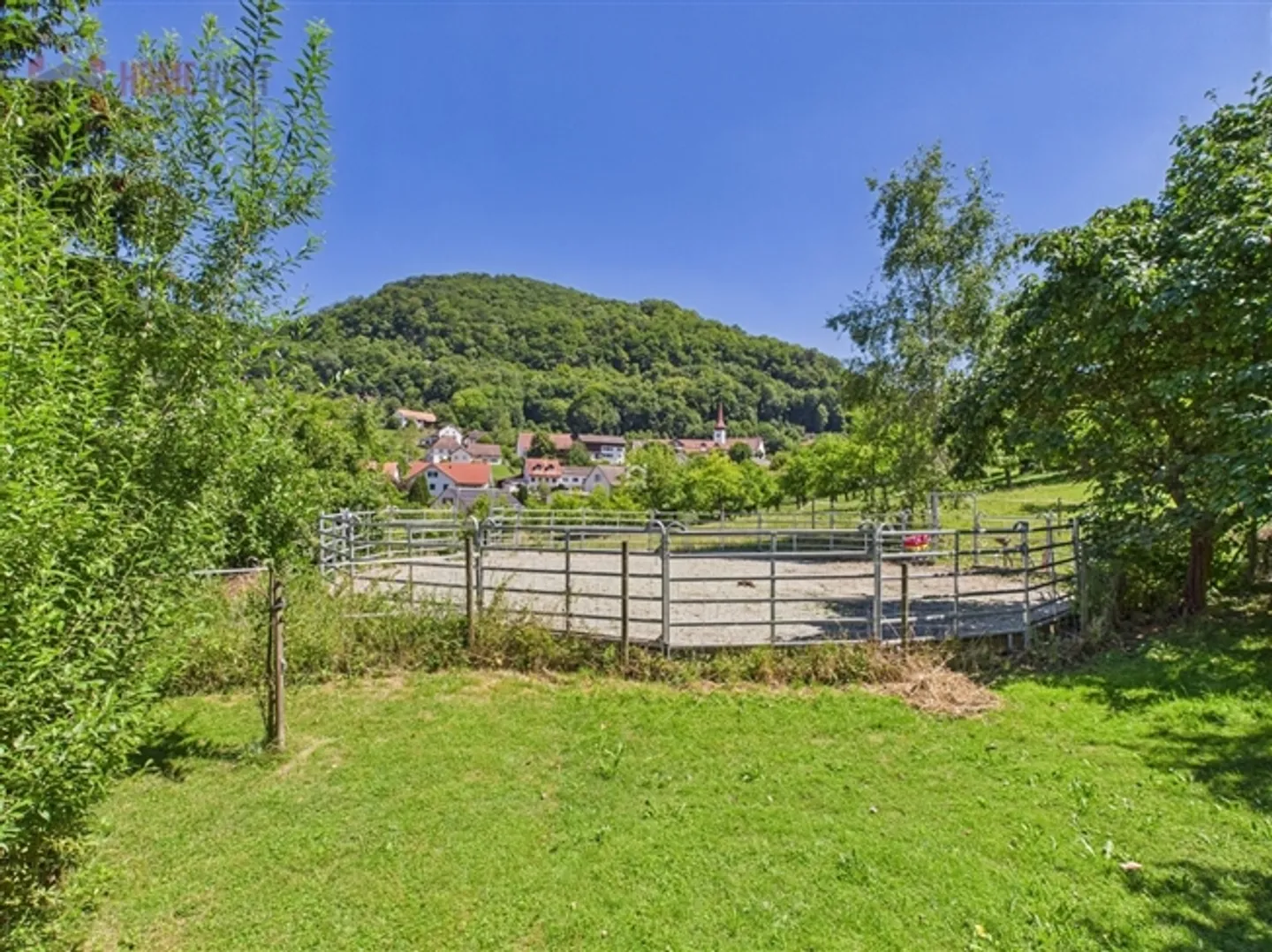 Appartement 5.5 pièces avec possibilité de garder des chevaux dans une maison bifamiliale - Photo 16 sur 18