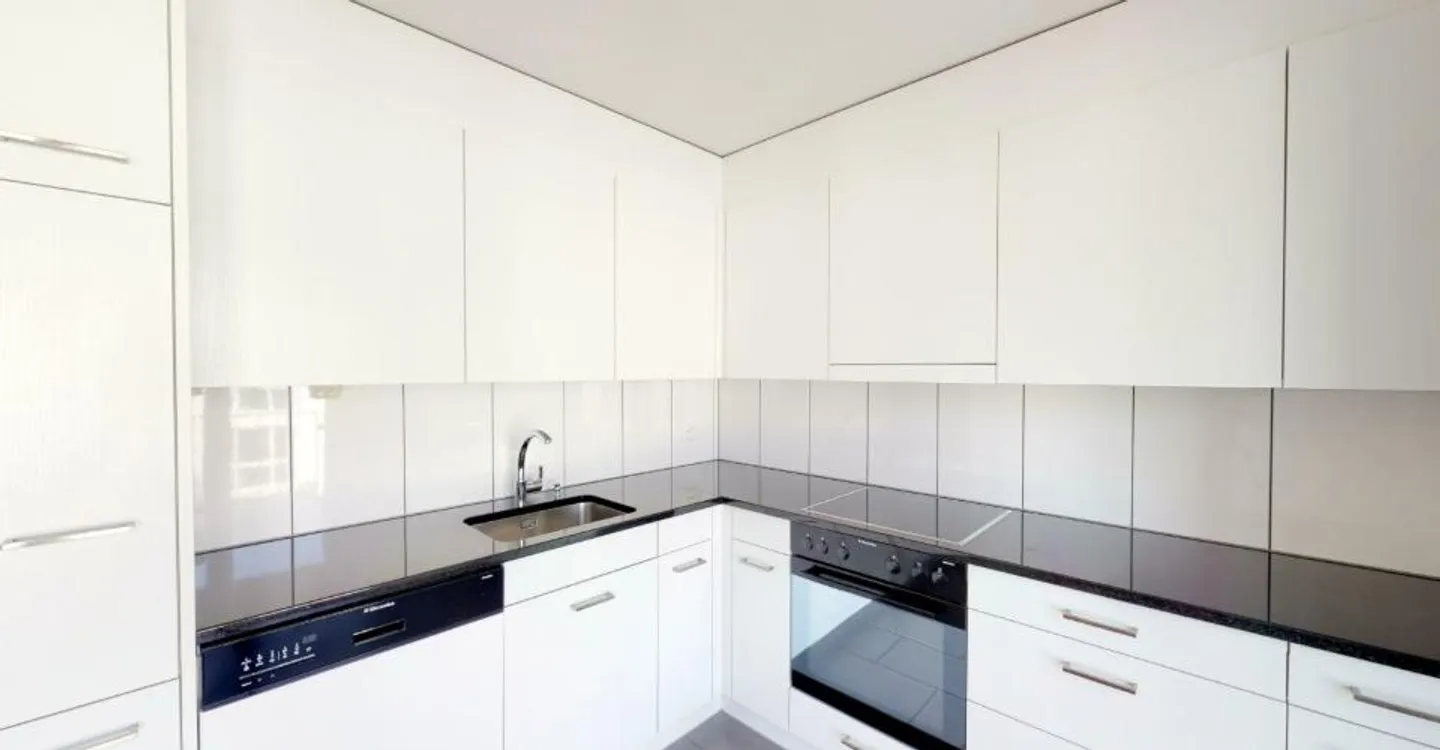 Beautiful apartment in a central location - Photo 3 of 7
