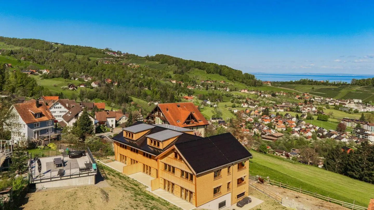 HAUFEN 145 - 5.5-Room Maisonette Apartment with Stunning Lake View - Photo 2 of 15