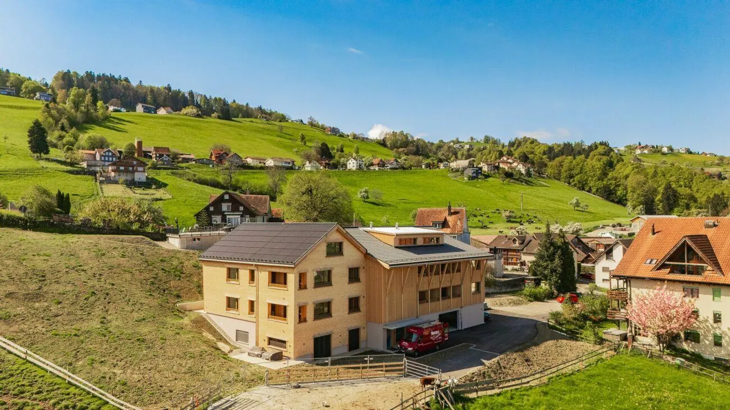 HAUFEN 145 - 5.5-Room Maisonette Apartment with Stunning Lake View - Photo 3 of 15