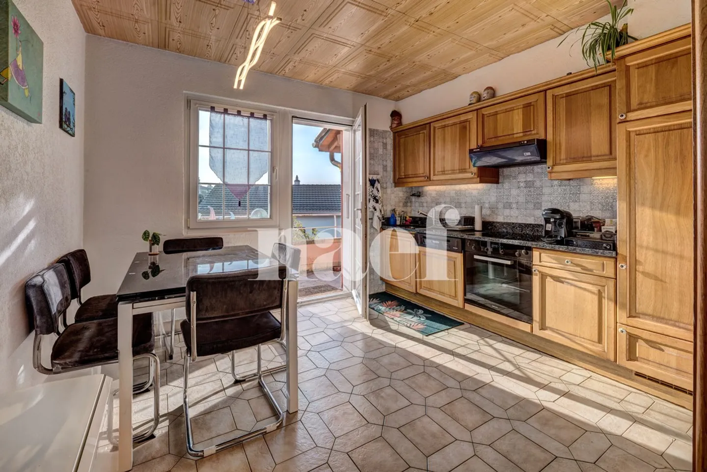 Bungalow affascinante con 2 appartamenti indipendenti con un totale di 7 stanze - Foto 5 di 12