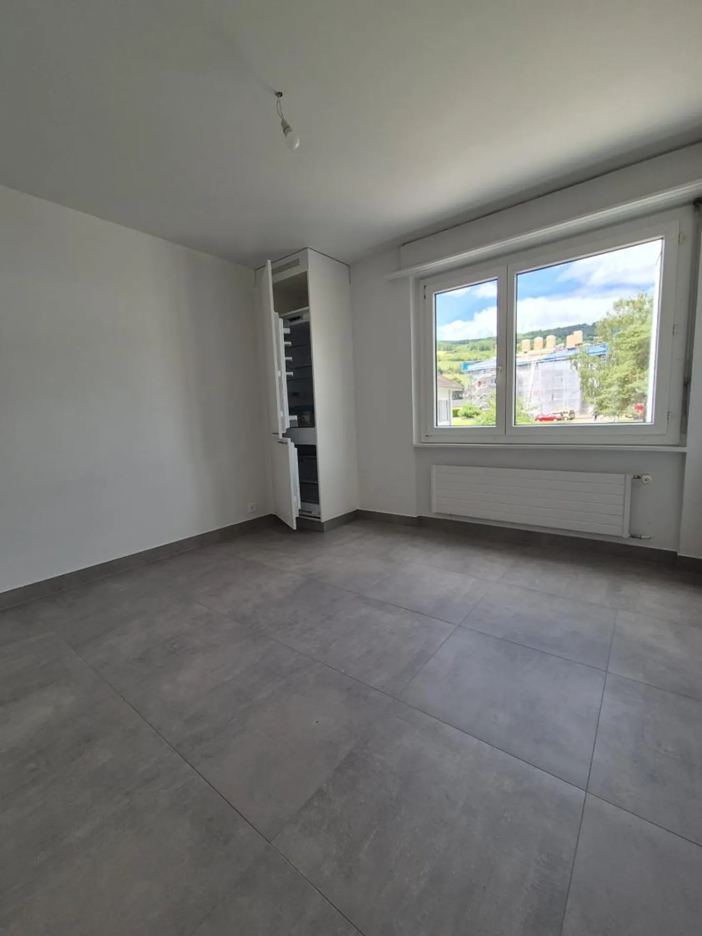 Apartment with 3.5 rooms on the 1st floor fully renovated - Photo 2 of 7