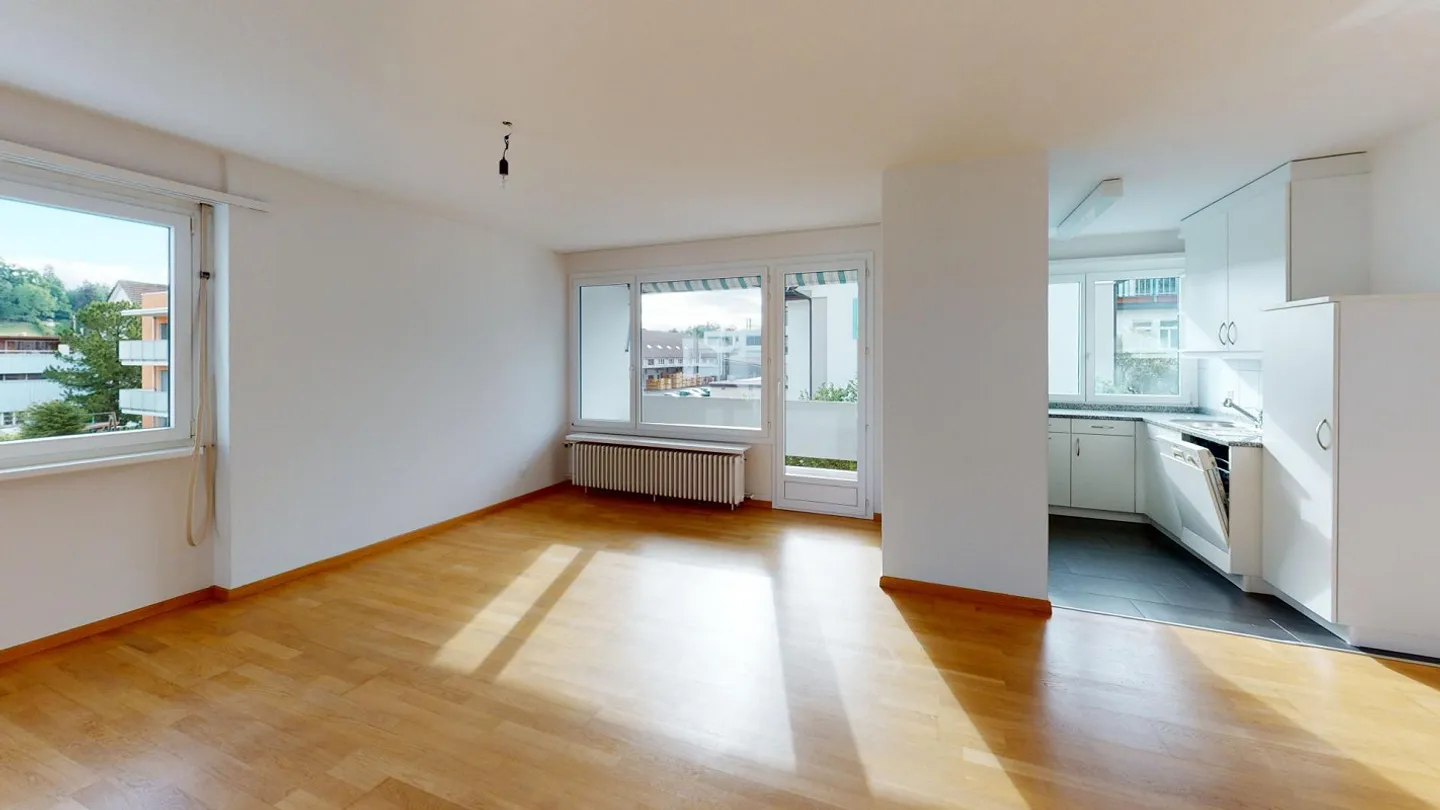 Ampio appartamento di 5,5 stanze vicino al centro città - Foto 3 di 6