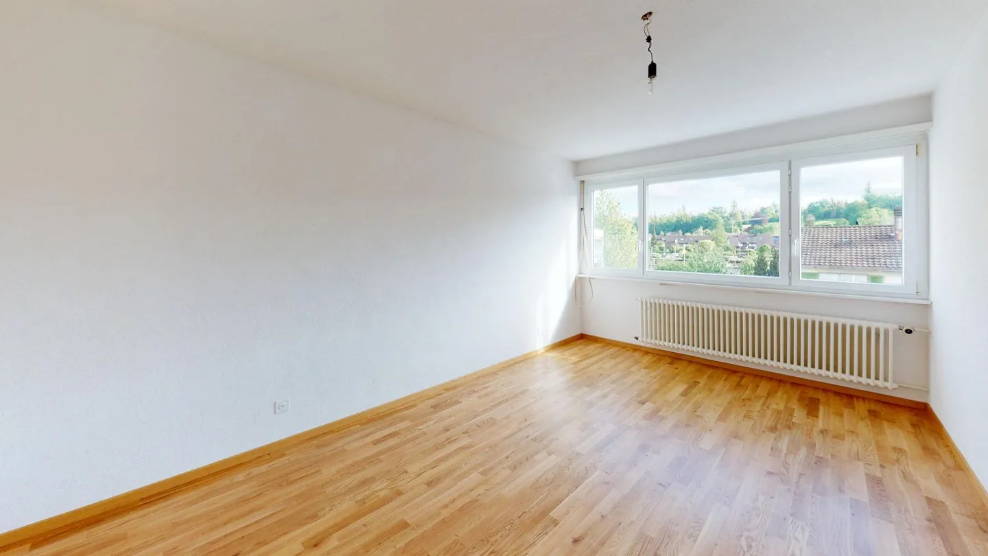 Ampio appartamento di 5,5 stanze vicino al centro città - Foto 4 di 6