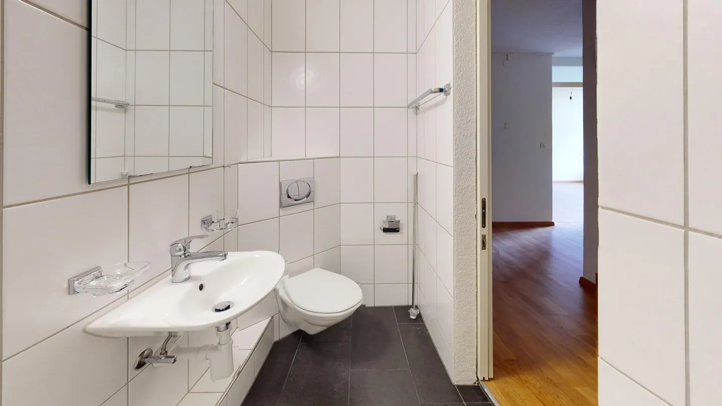 Ampio appartamento di 5,5 stanze vicino al centro città - Foto 2 di 6