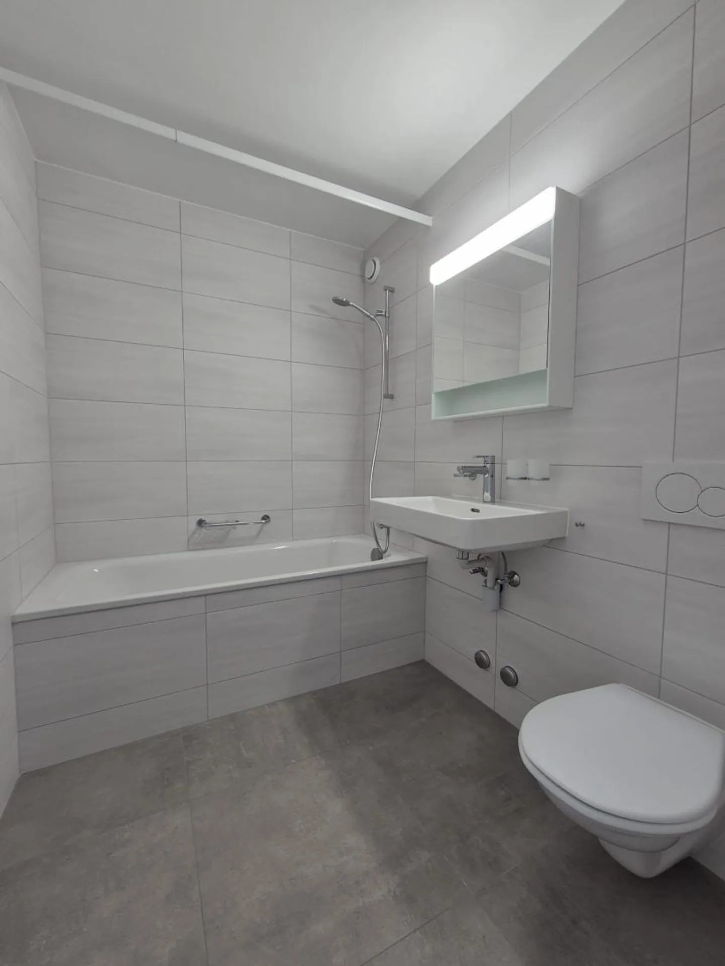 Apartment with 3.5 rooms on the 1st floor fully renovated - Photo 7 of 7
