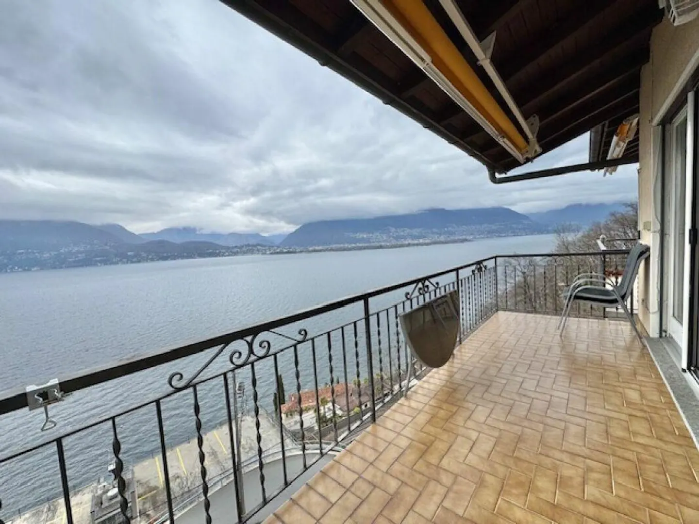 À VENDRE À GERRA GAMBAROGNO - APPARTEMENT 3.5 PIÈCES AVEC VUE SUR LE LAC - Photo 1 sur 19