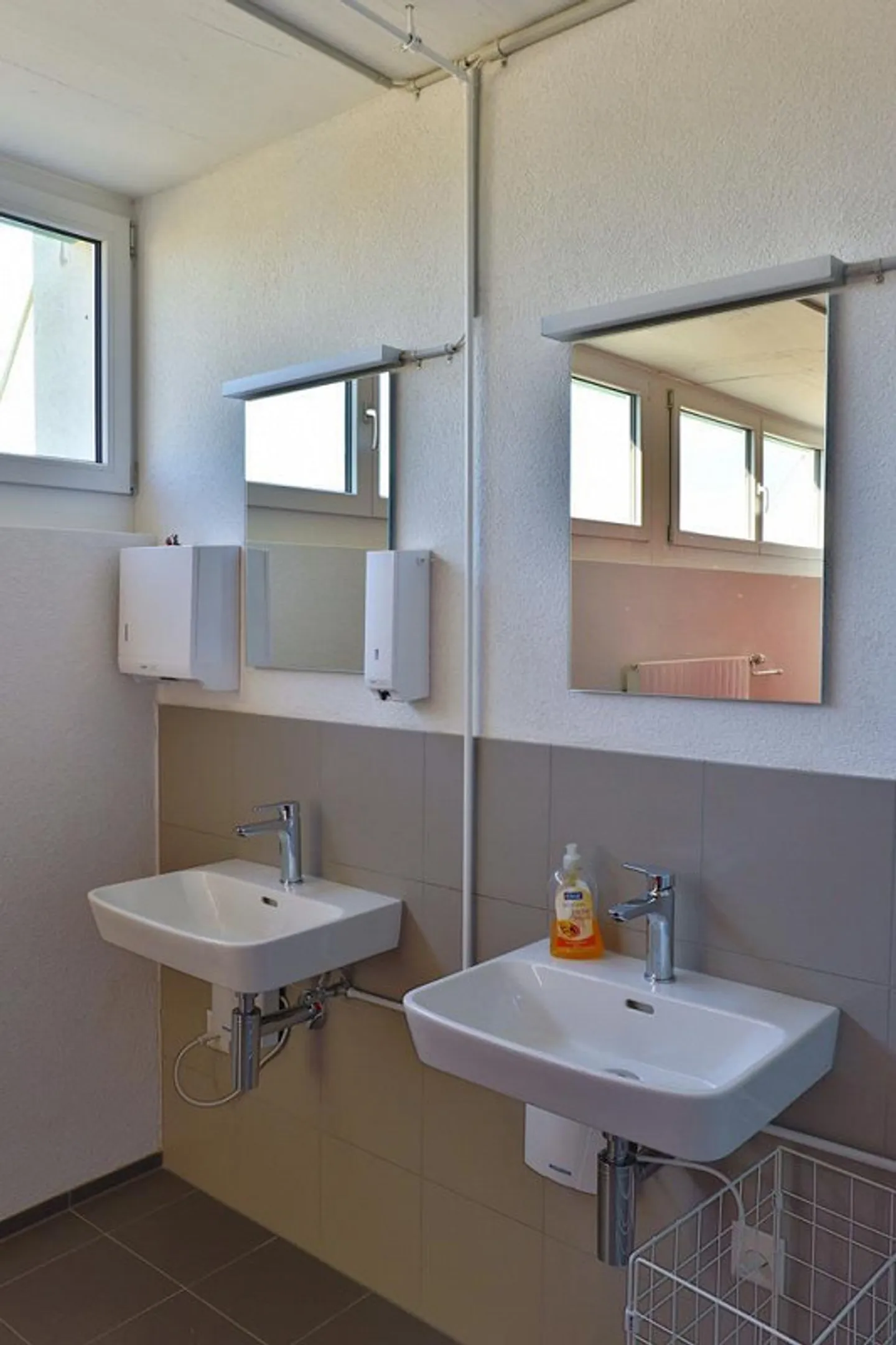 Spazi di stoccaggio nella ex sorgente minerale di Eglisau - Foto 6 di 7