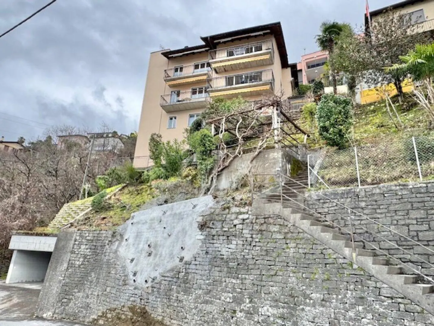 À VENDRE À GERRA GAMBAROGNO - APPARTEMENT 3.5 PIÈCES AVEC VUE SUR LE LAC - Photo 3 sur 19