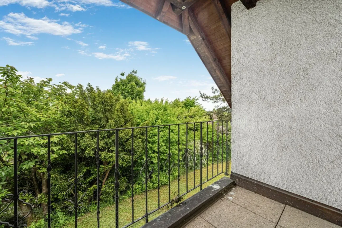 THE DREAM OF A HOUSE WITH GARDEN COMES TRUE - Photo 3 of 8