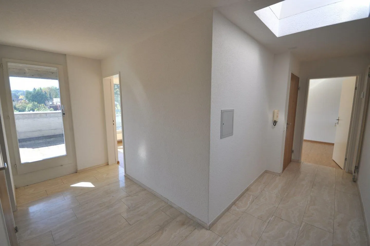 Charming penthouse apartment on Tulpenweg in Reinach BL - Photo 3 of 9