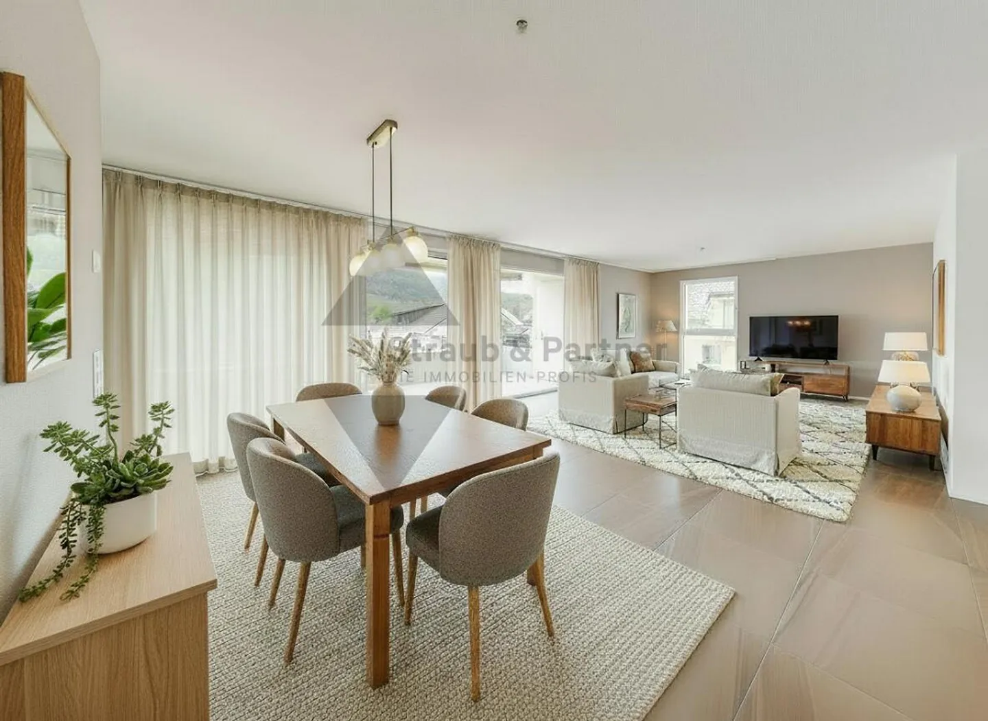 SUNNY BALCONY AND VIEW IN A CENTRAL LOCATION - Photo 4 of 11