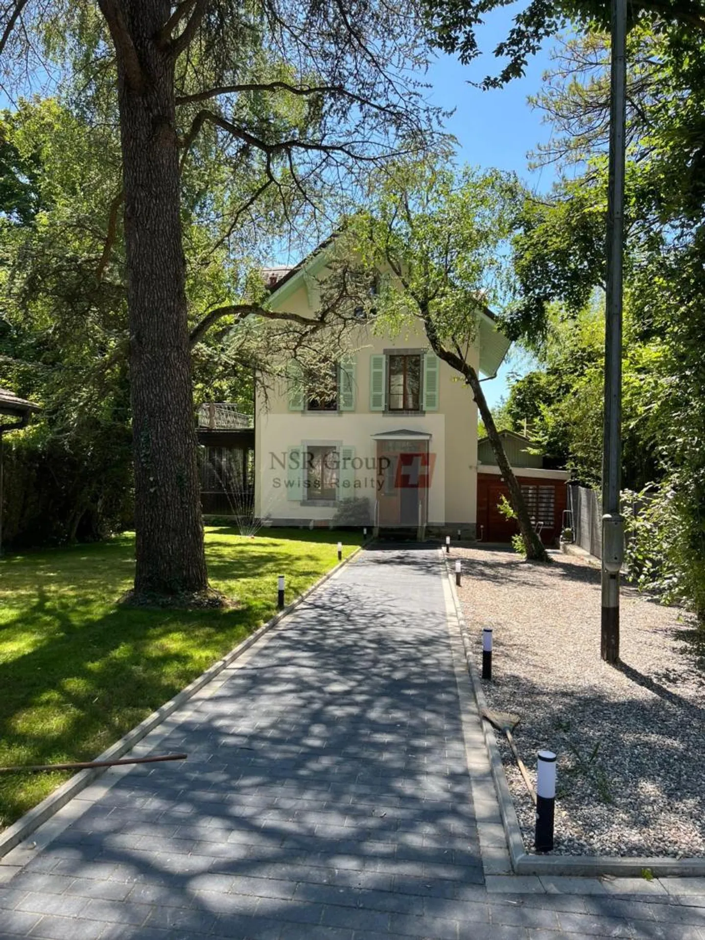 Maison meublée exclusive à louer à Carouge – 297 m² avec jardin et dépendance - Photo 1 sur 13