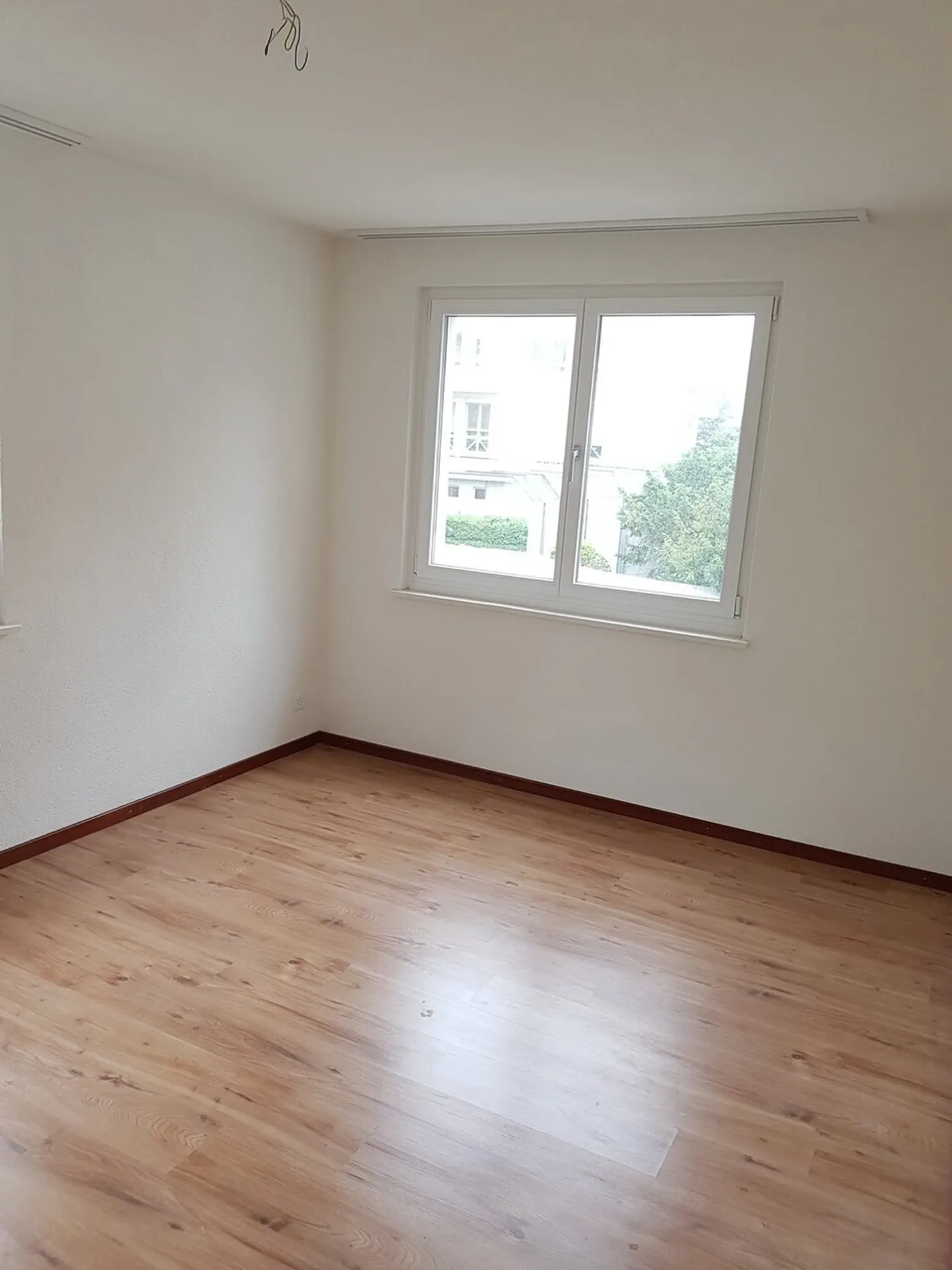 Charming Apartment: Classic Architecture Meets Modern Living - Photo 10 of 10