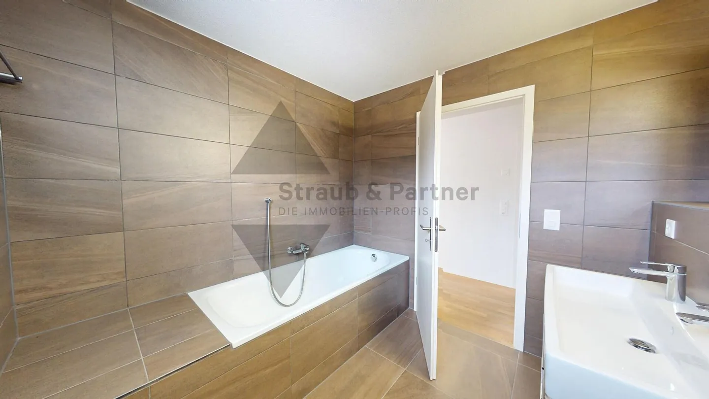 SUNNY BALCONY AND VIEW IN A CENTRAL LOCATION - Photo 8 of 11