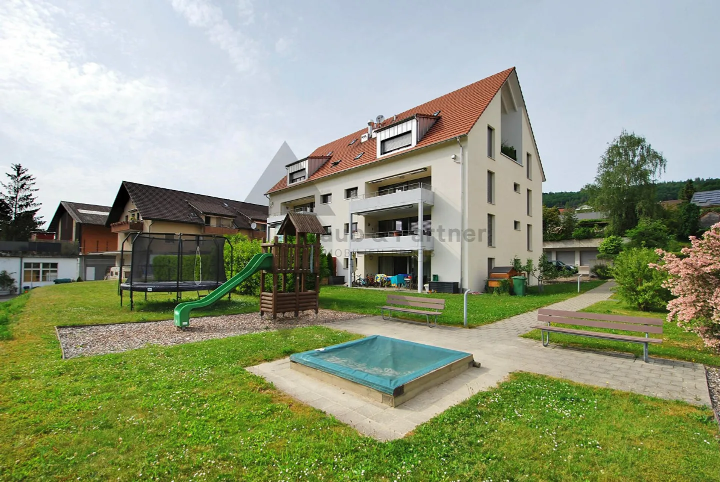 SUNNY BALCONY AND VIEW IN A CENTRAL LOCATION - Photo 10 of 11