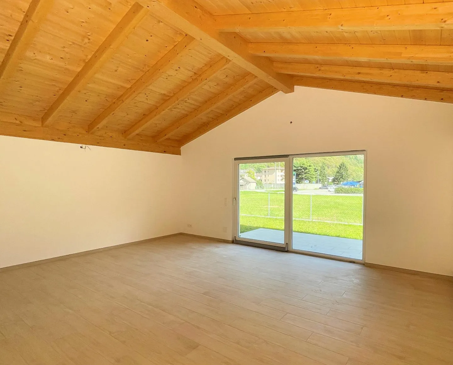 New single-family house on one level with beautiful garden - Photo 7 of 16