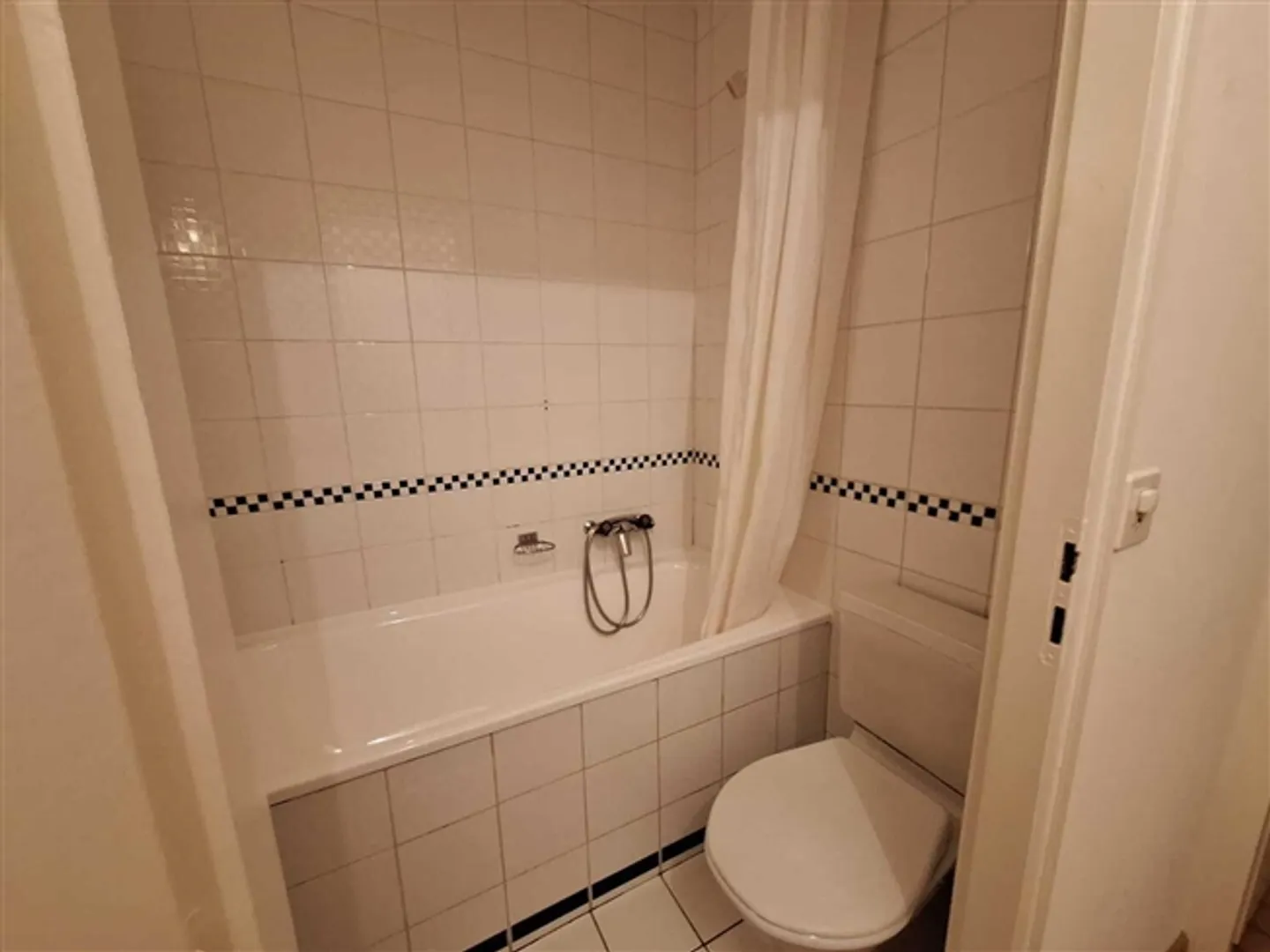 APPARTEMENT 1 PIÈCE À GENÈVE - PLAINPALAIS/ACACIAS, MEUBLÉ, DURÉE DÉTE - Photo 5 sur 6