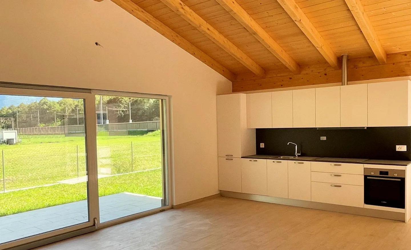 New single-family house on one level with beautiful garden - Photo 10 of 16