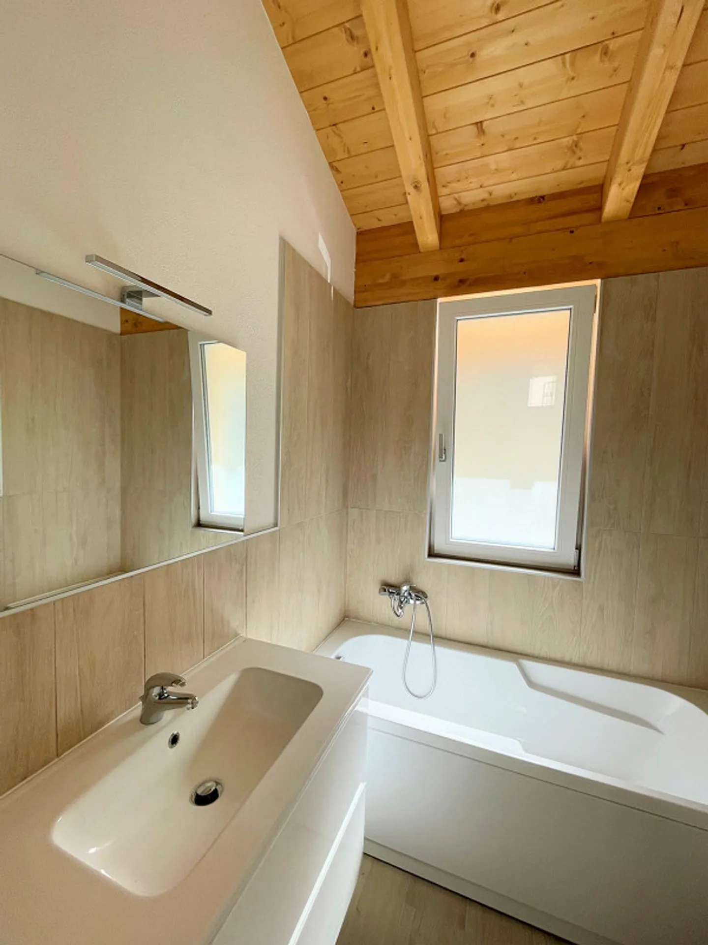 New single-family house on one level with beautiful garden - Photo 13 of 16