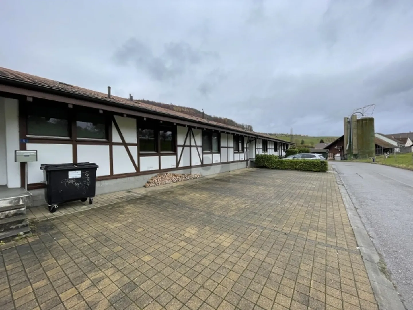 «BÜRO, LAGER MIT ZWEI WOHNUNGEN» - Foto 2 von 6