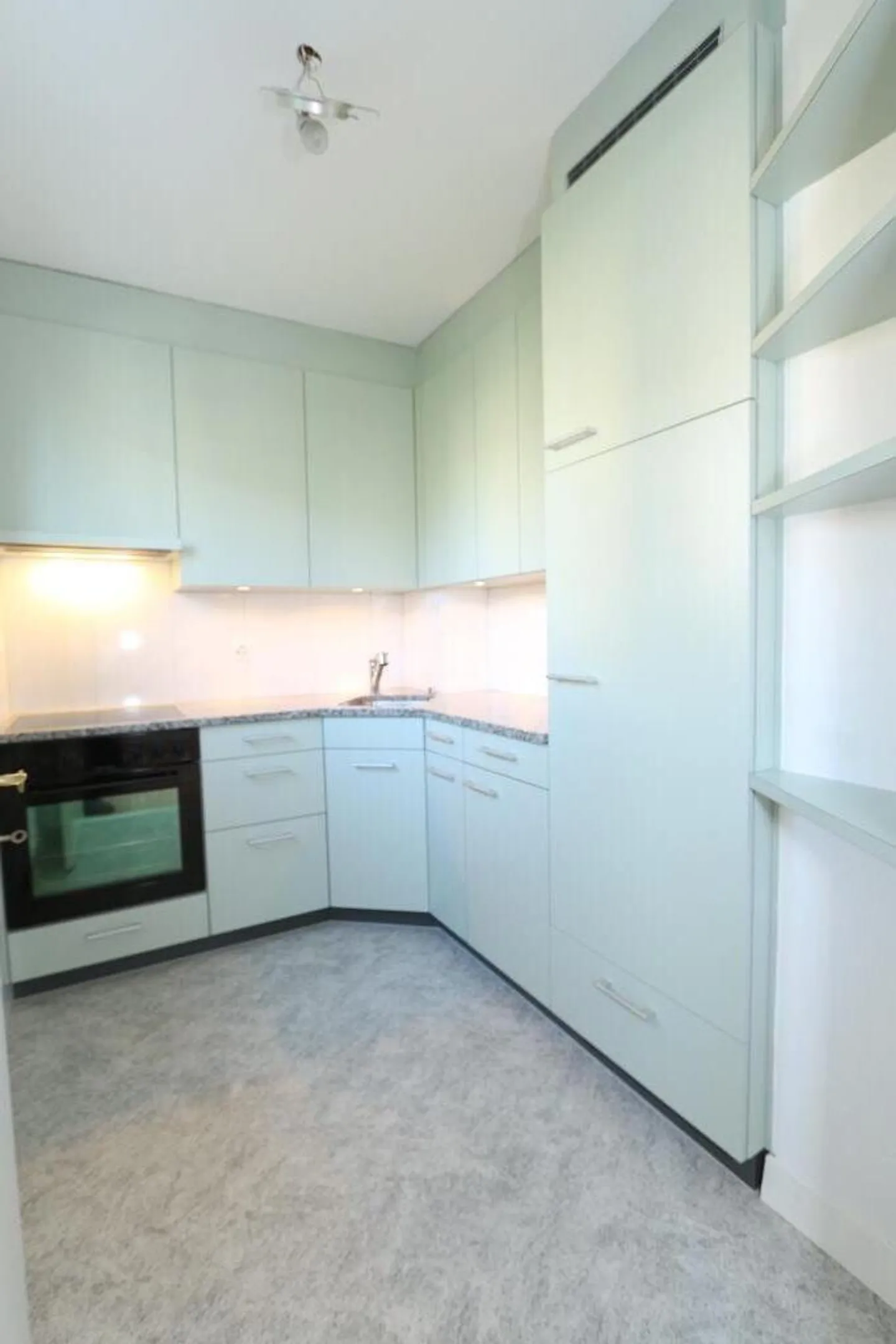 Central and yet in the green! - Photo 7 of 10