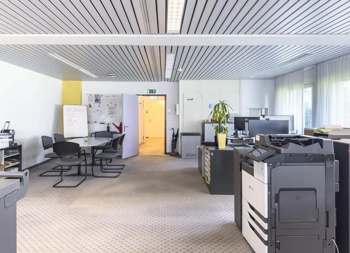 Zone de service polyvalente - Photo 3 sur 4