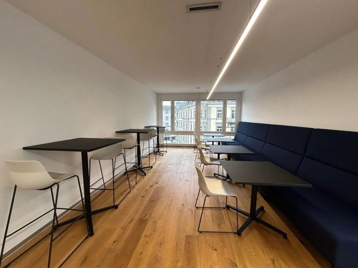 Lavorare al ritmo della città - Spazio ufficio elegante a Zurigo - Foto 4 di 7