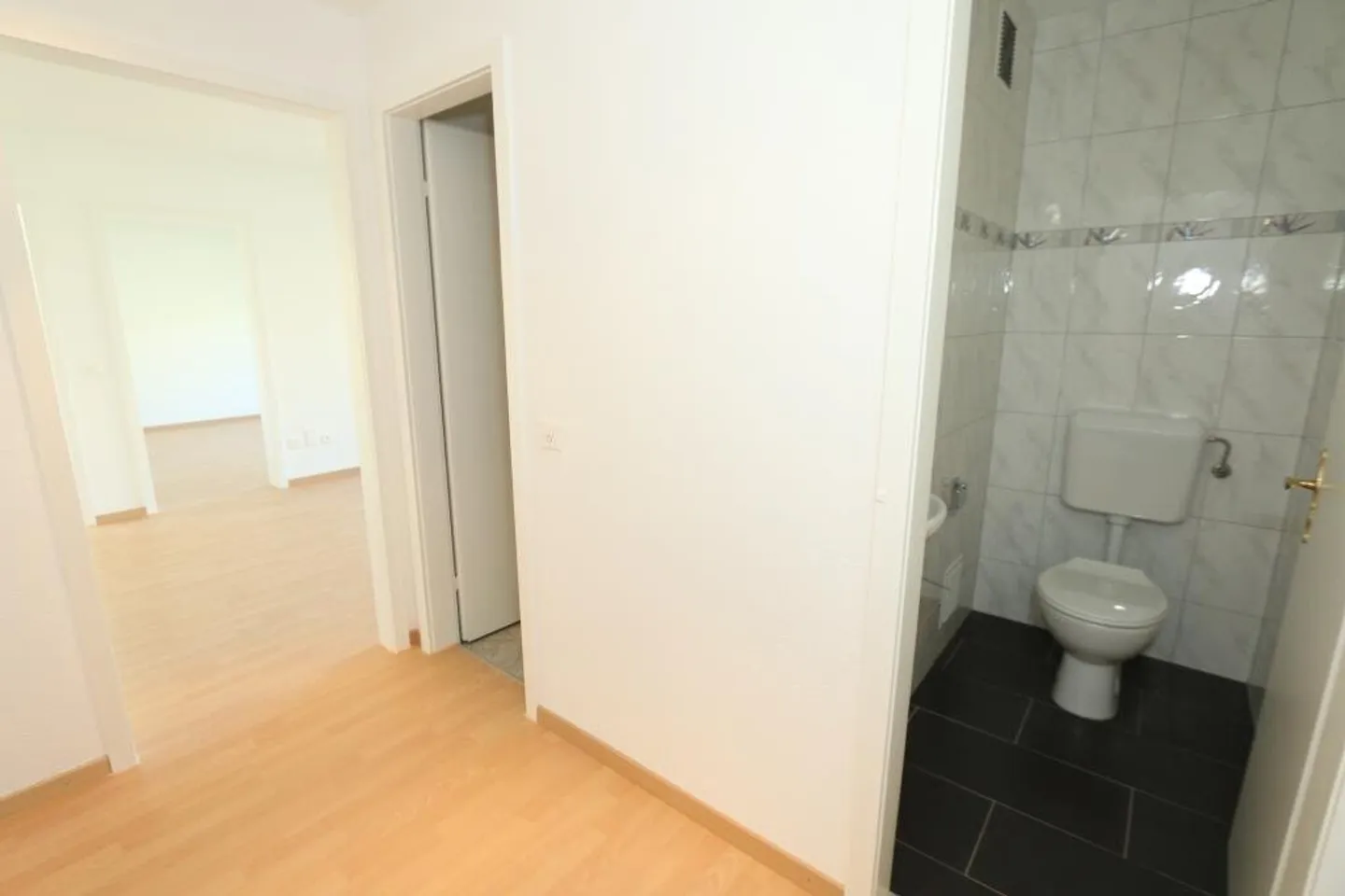 Central and yet in the green! - Photo 10 of 10