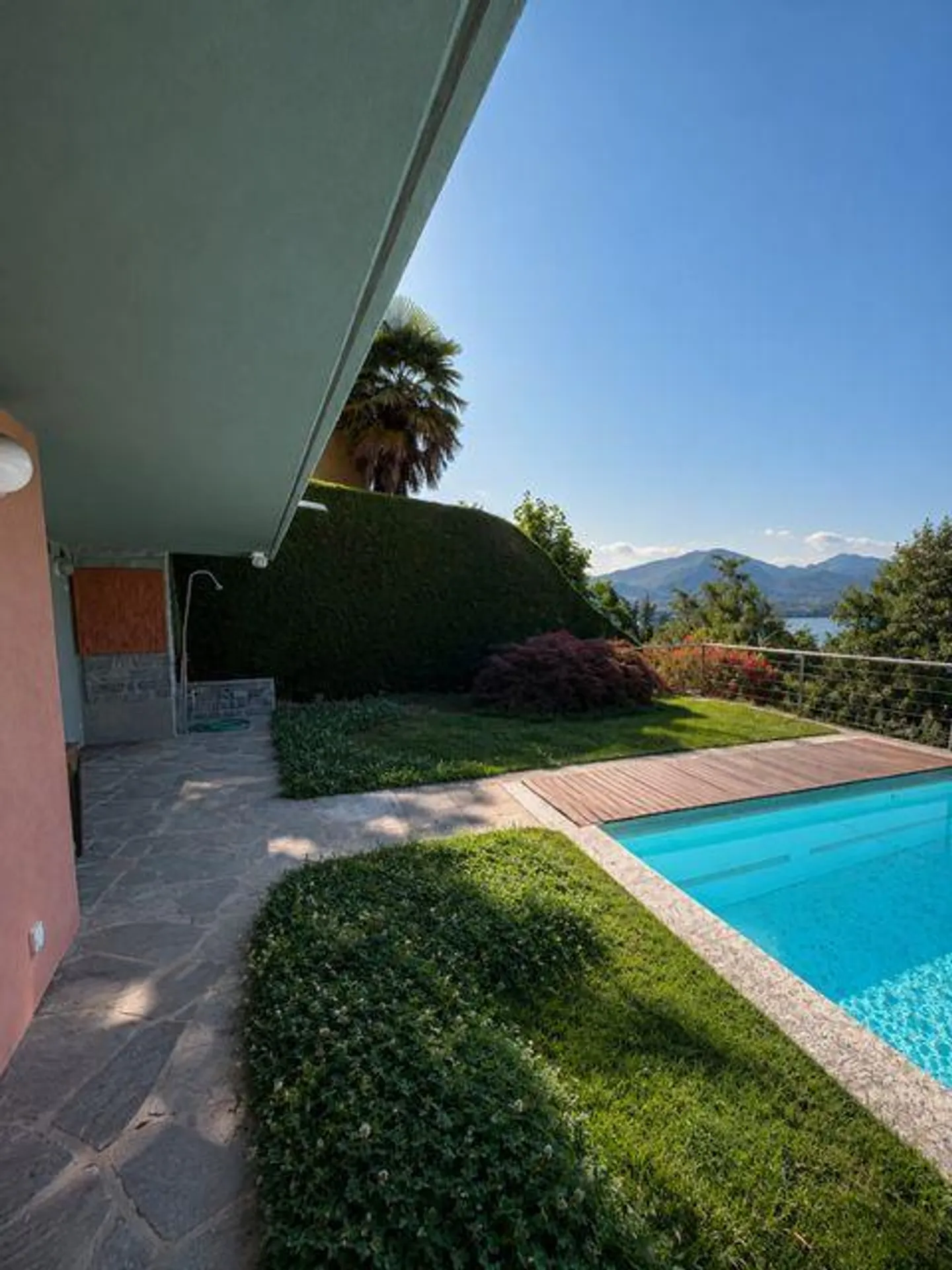 Exclusive villa with direct lake access – Timeless elegance in one of the most sought-after locations on Lake Lugano - Photo 7 of 8