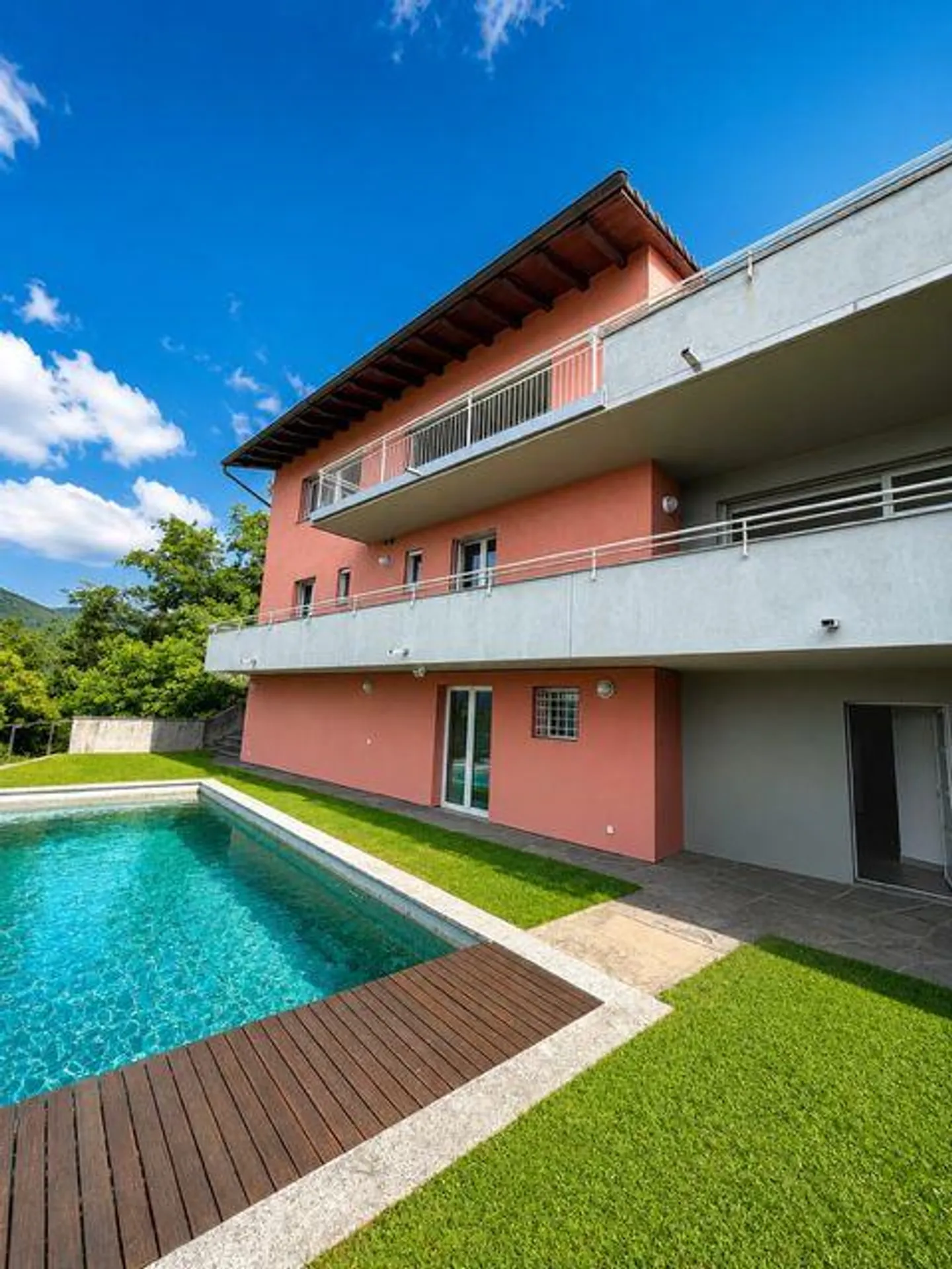Exclusive villa with direct lake access – Timeless elegance in one of the most sought-after locations on Lake Lugano - Photo 8 of 8