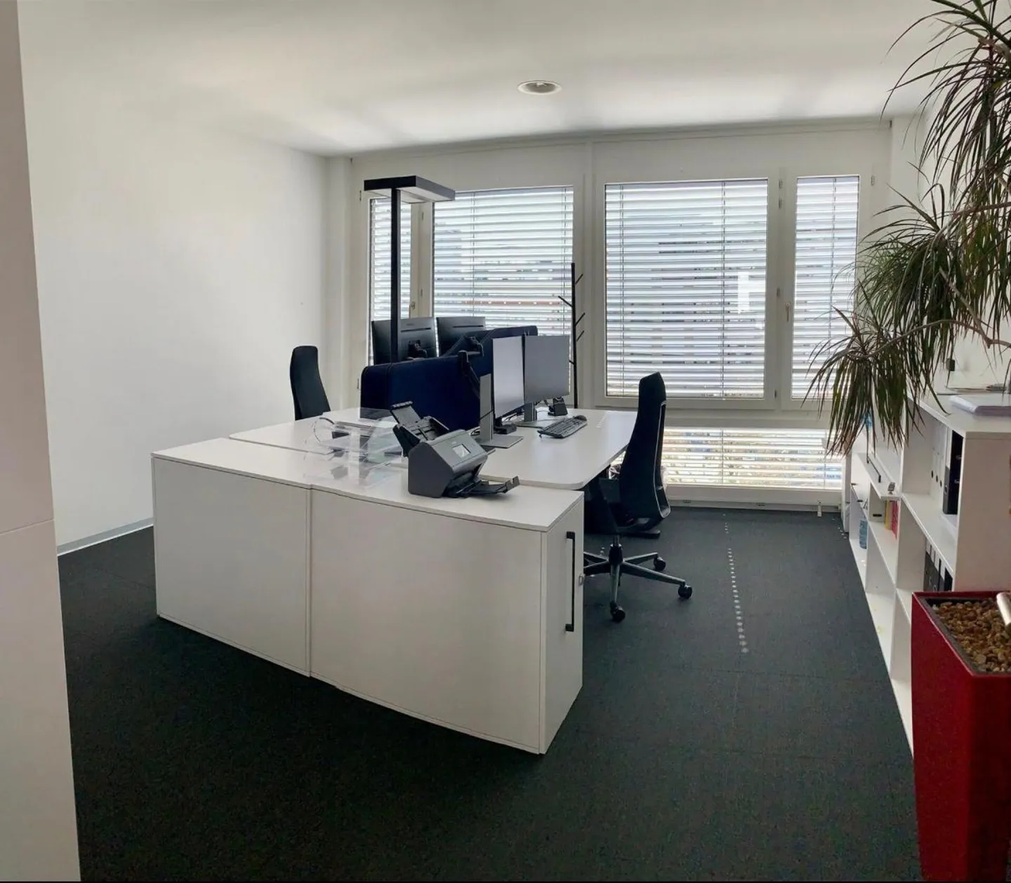 Lavorare al ritmo della città - Spazio ufficio elegante a Zurigo - Foto 7 di 7