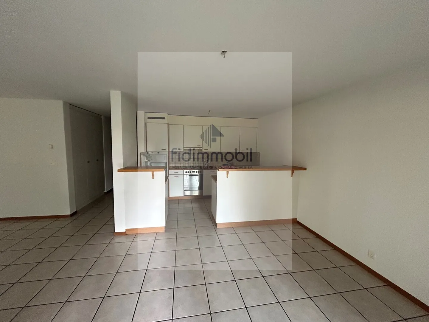 GRAND APPARTEMENT 2.5 CHAMBRES AU REZ-DE-CHAUSSÉE AVEC TERRASSE - Photo 1 sur 11