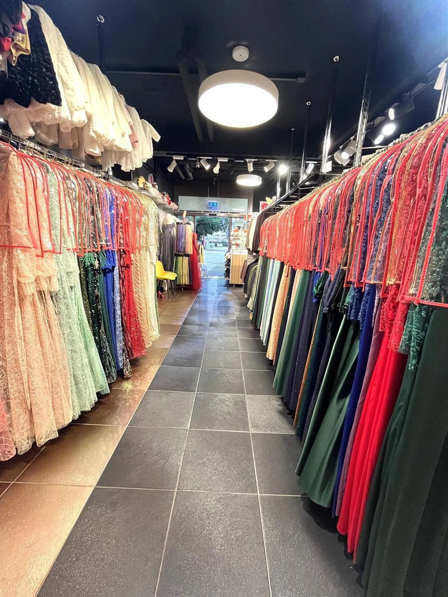 Locale elegante in posizione privilegiata nel cuore della città - Foto 3 di 6