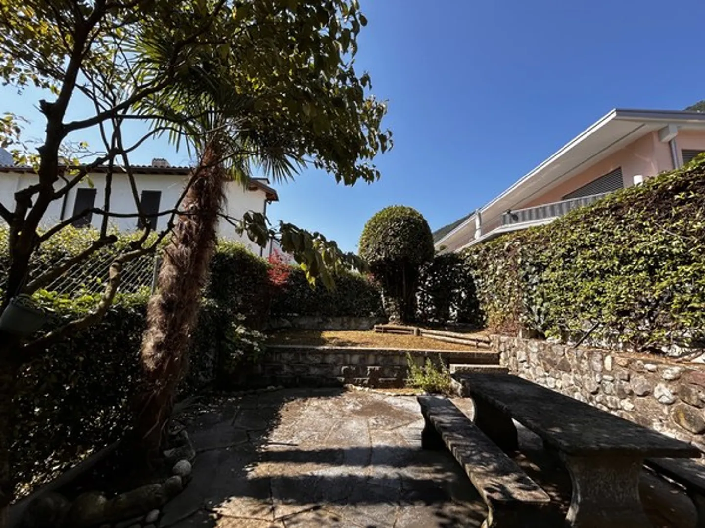 Casa con vista parziale sul lago a Riva San Vitale - Foto 2 di 2