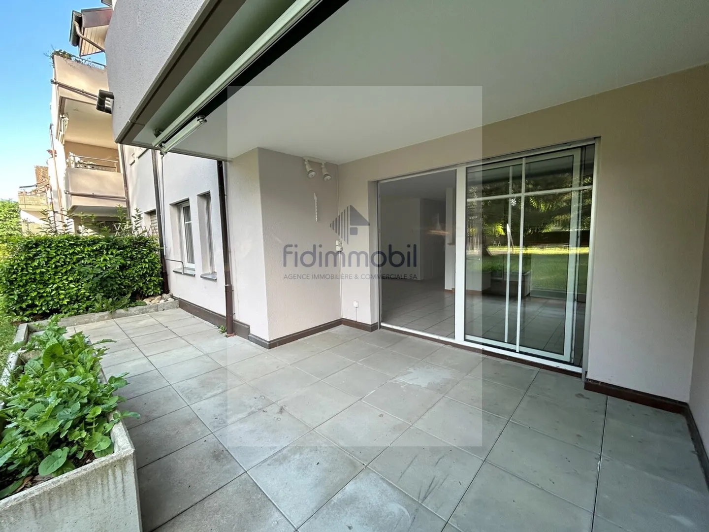 GRAND APPARTEMENT 2.5 CHAMBRES AU REZ-DE-CHAUSSÉE AVEC TERRASSE - Photo 9 sur 11