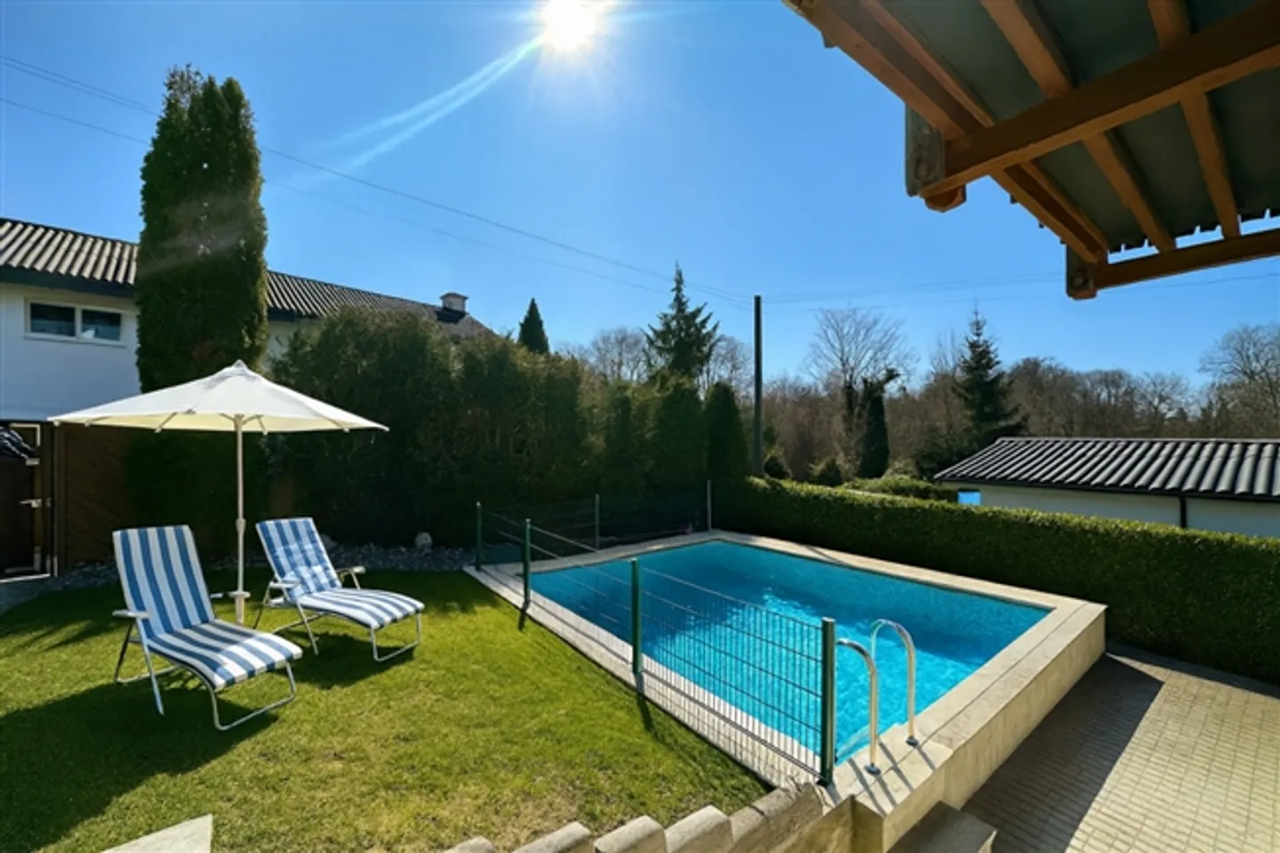 MAISON JUMELLE AVEC POTENTIEL - Photo 1 sur 16