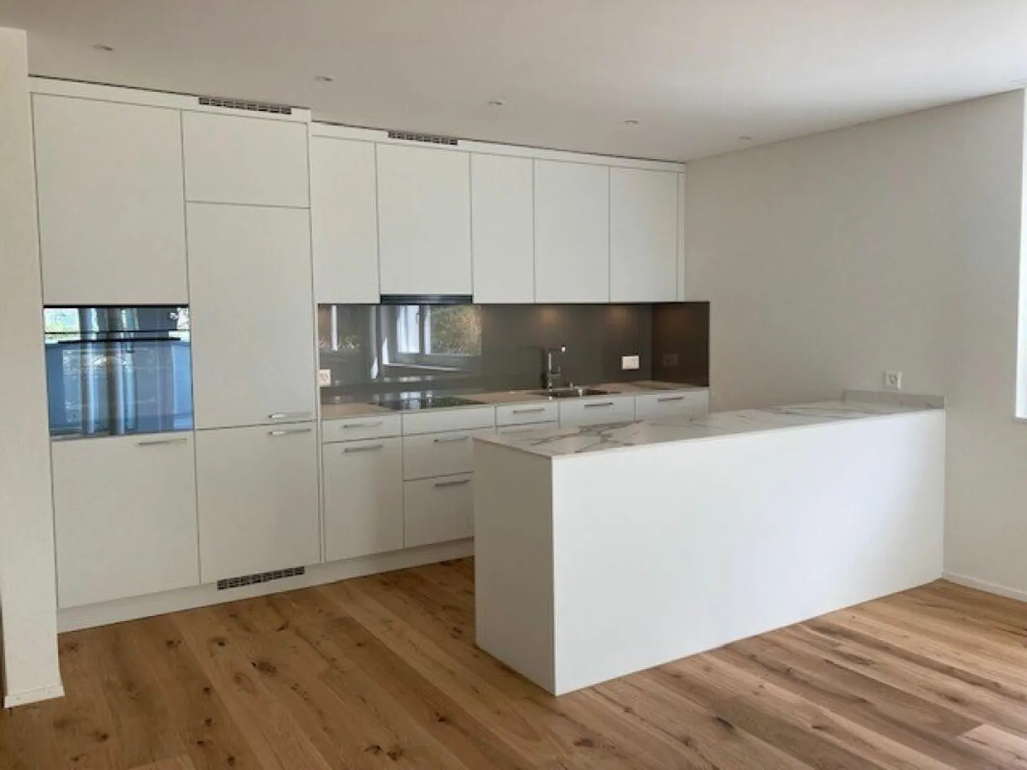 Bright, spacious 3.5 room condominium with rental agreement - Photo 2 of 11